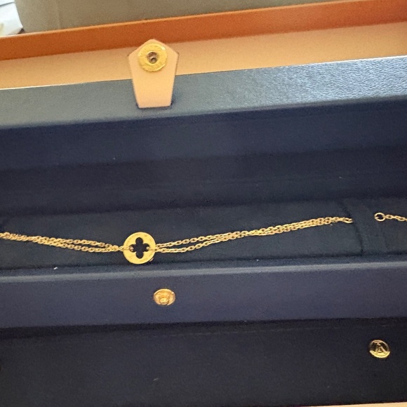 Louis Vuitton Empreinte Chain Bracelet, 18kYellow Gold - Picture 3 of 9